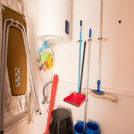 Cozy W/ Sea View, Free Parking & Ac *