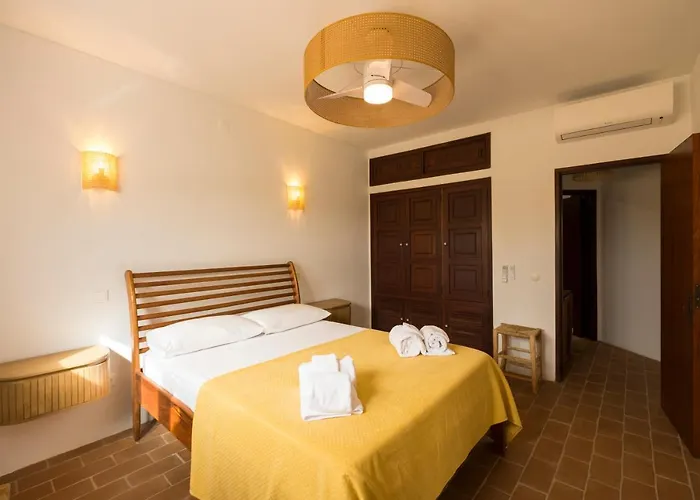 Cozy W/ Sea View, Free Parking & Ac 公寓