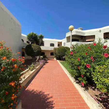 Apartment Cozy W/ Sea View, Free Parking & Ac