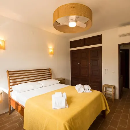 Cozy W/ Sea View, Free Parking & Ac Apartamento