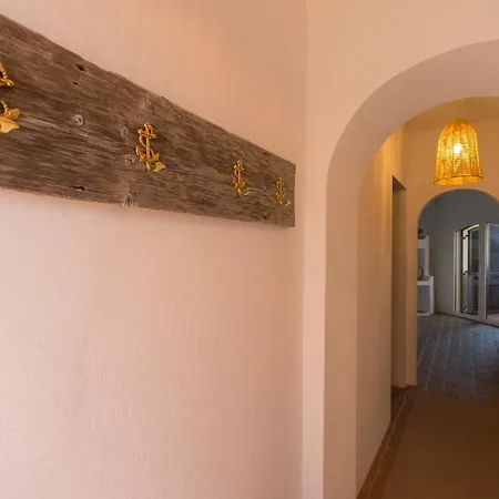 Cozy W/ Sea View, Free Parking & Ac Apartment
