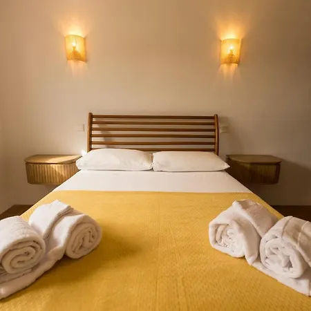 Cozy W/ Sea View, Free Parking & Ac Apartment *